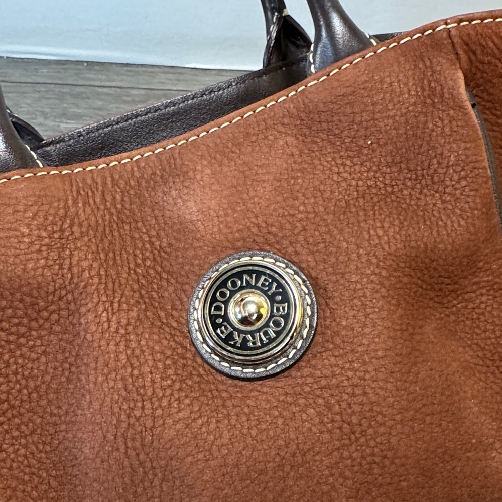 Dooney&Bourke Elegant Brown Leather Tote Bag - Picture 5 of 11